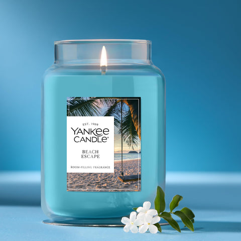 Yankee Candle wick detail showing natural-fiber wick for cleaner combustion