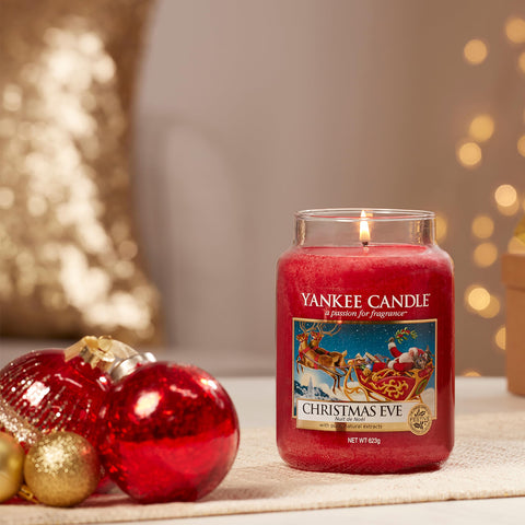 Yankee Candle removable label detail demonstrating customizable jar for decor reuse