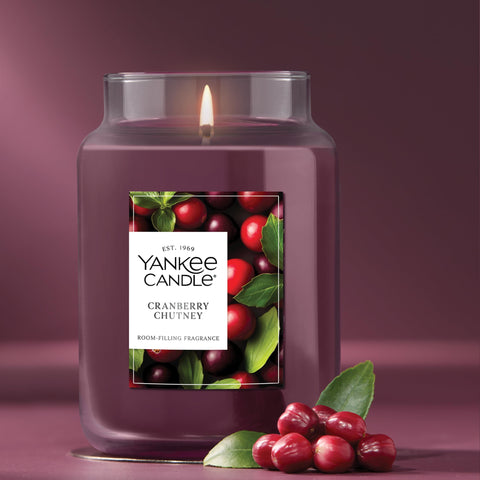 Yankee Candle natural-fiber wick detail showing clean burn and reduced soot benefit