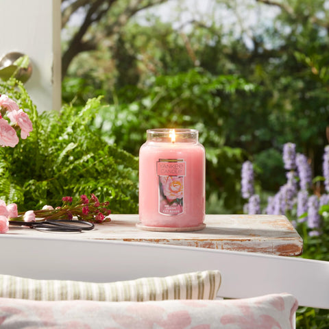 Yankee Candle label close-up highlighting scent notes and craftsmanship