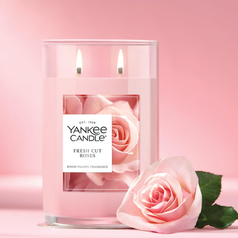 Yankee Candle dual natural-fiber wicks detail providing balanced flame and diffusion