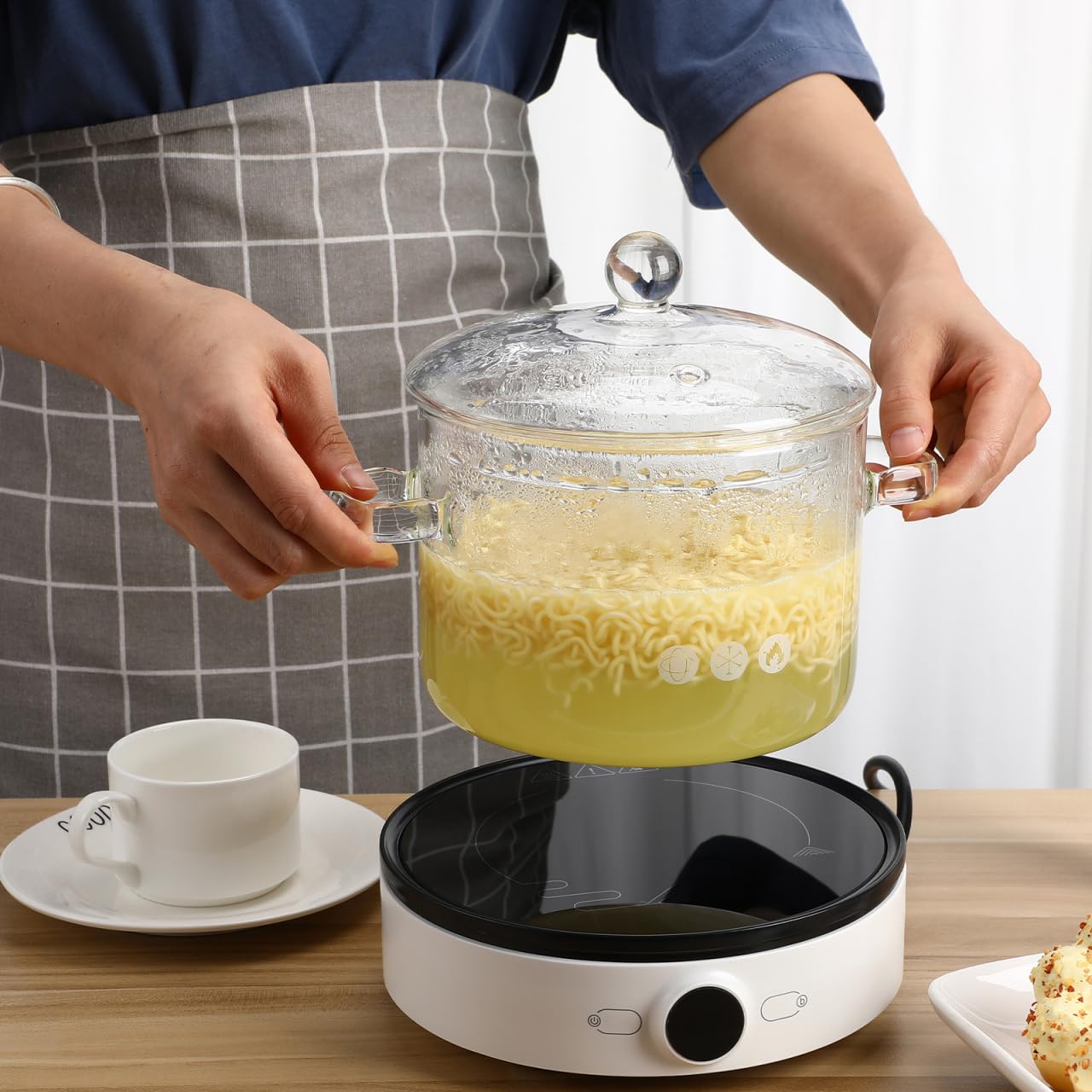 Yardwe glass pot on stovetop demonstrating stovetop compatibility and controlled heat