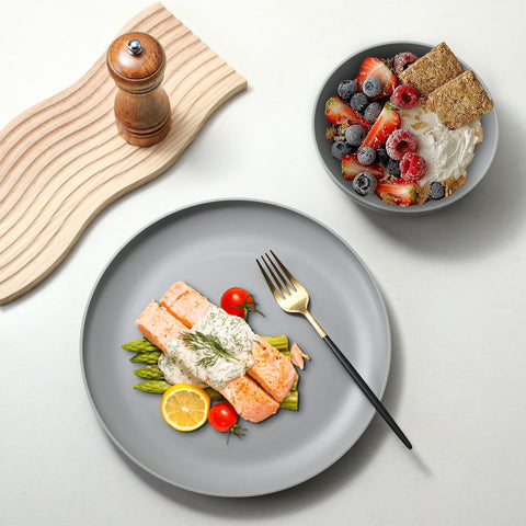 Yarrggu hand holding a plate for scale illustrating lightweight, easy-to-carry design