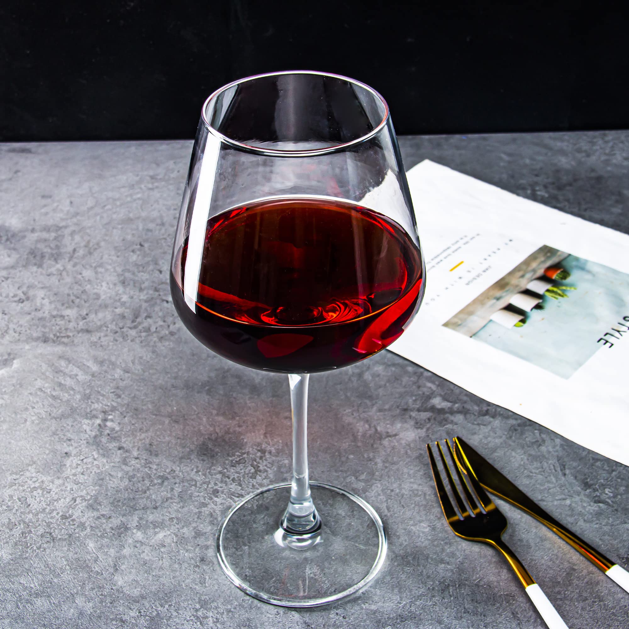 YARYOUNG glass in use during wine pour illustrating effortless tasting experience