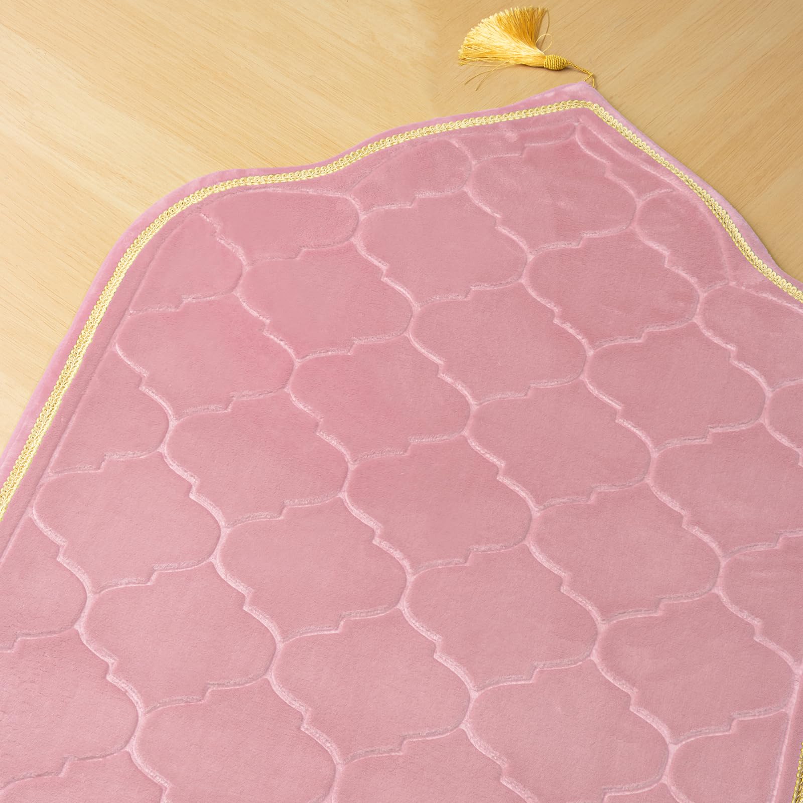 YAZEIN mat next to a foot illustrating 25.6 by 43.3 inch scale for comfortable use