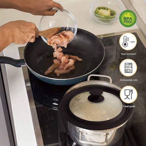 Two Ydeapi lids stacked flat to demonstrate compact, space-saving storage