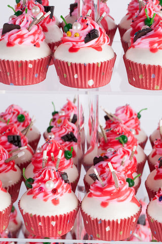 YestBuy scale comparison with a standard cupcake showing capacity and size benefit