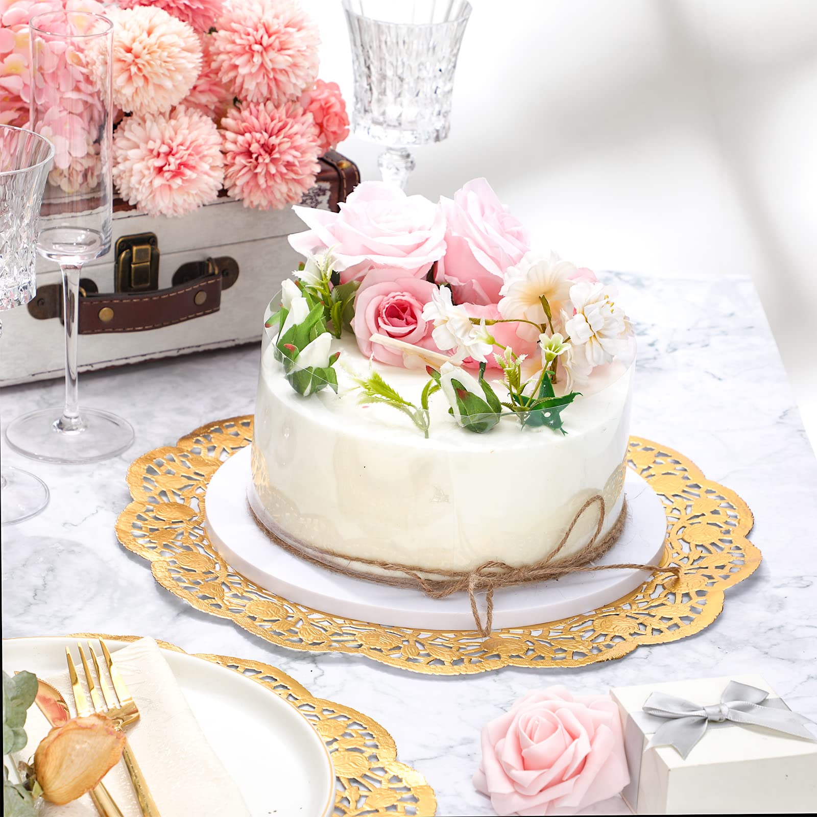 Yexiya doily under cake in use improving presentation and easy cleanup benefit