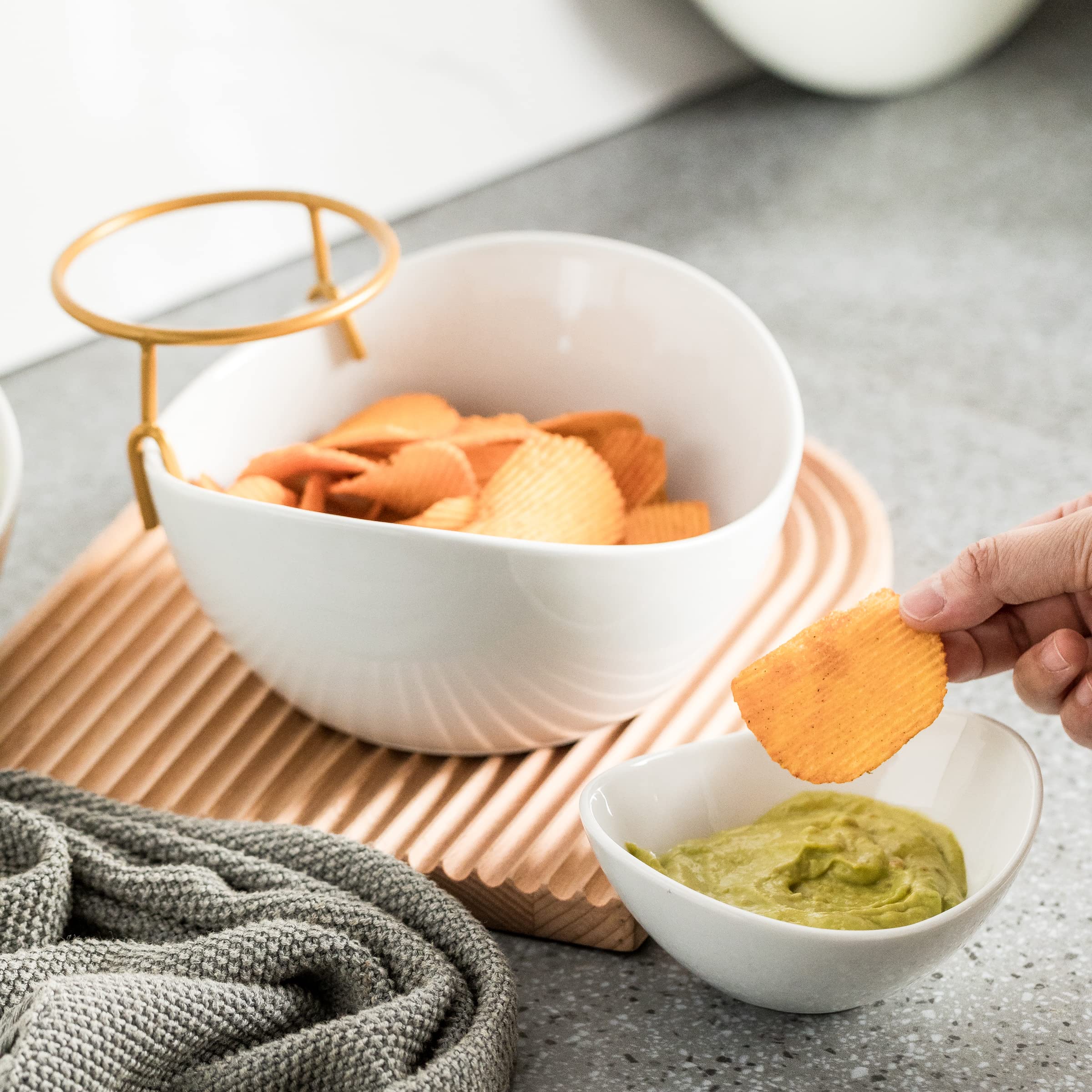 YHOSSEUN serving set in use at a party showing easy access for guests
