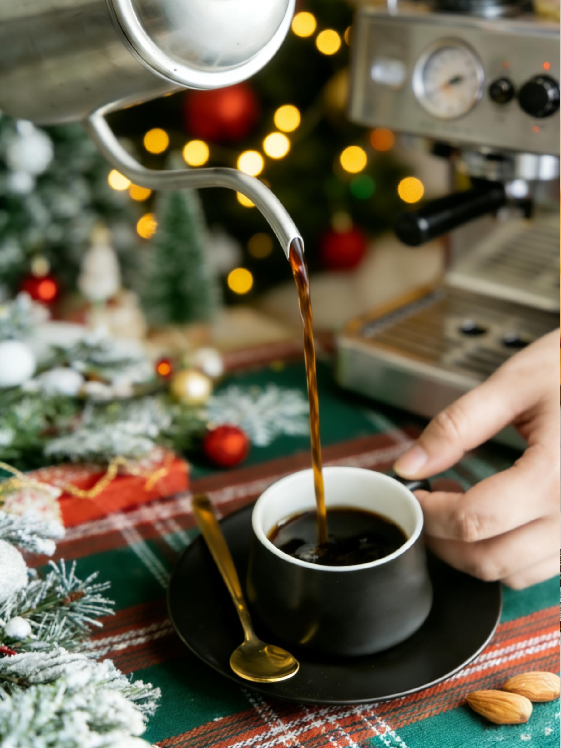 YHOSSEUN cup held in hand to show ergonomic handle and comfortable sip