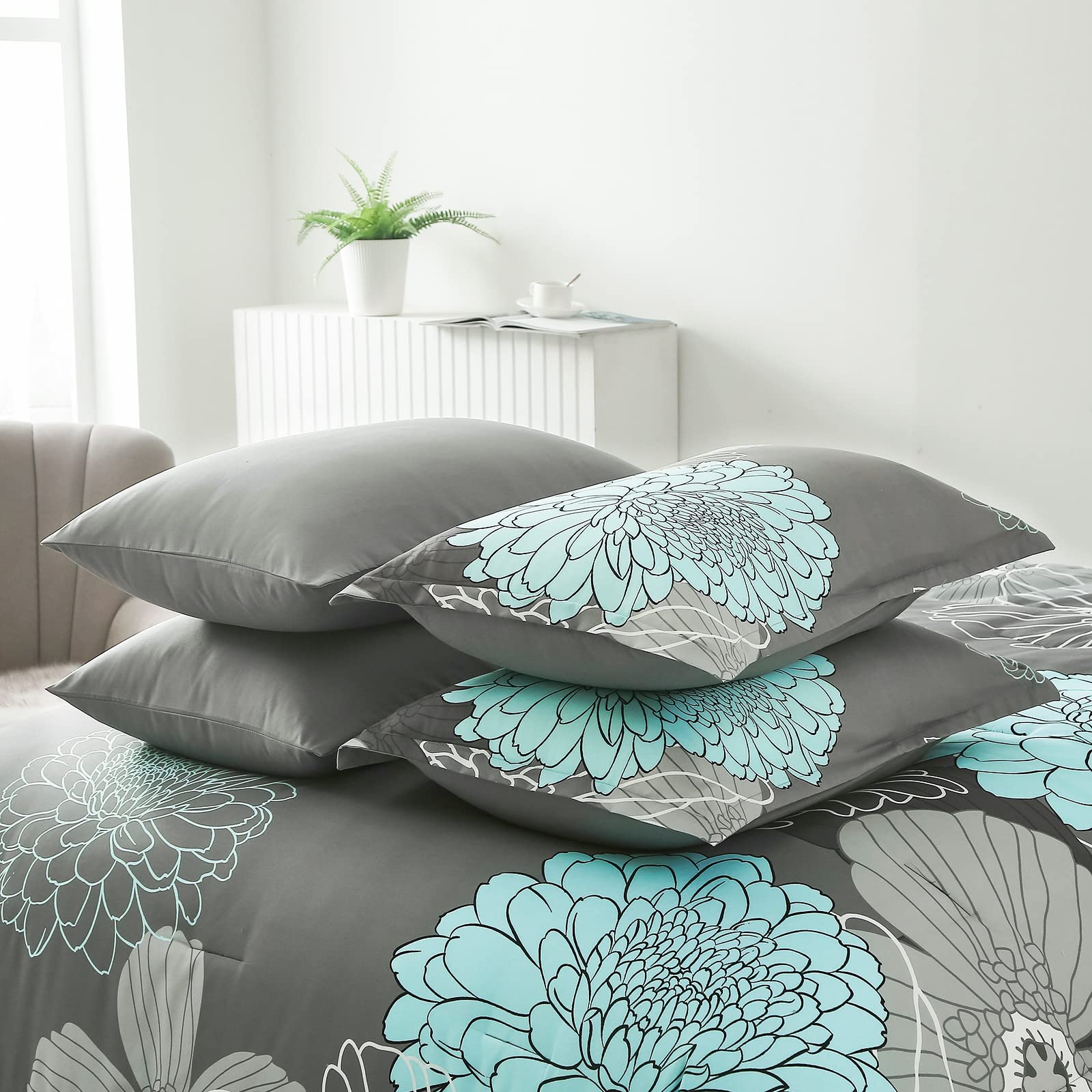 Yiran comforter side profile showing loft and lightweight warmth benefit