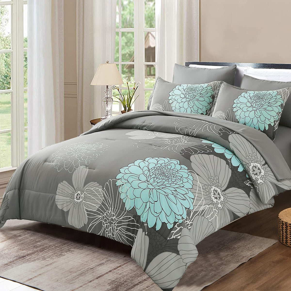 Yiran comforter front view showing floral pattern and full queen coverage benefit