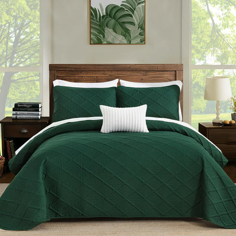 Yiran holiday decor setting with quilt enhancing seasonal green accents