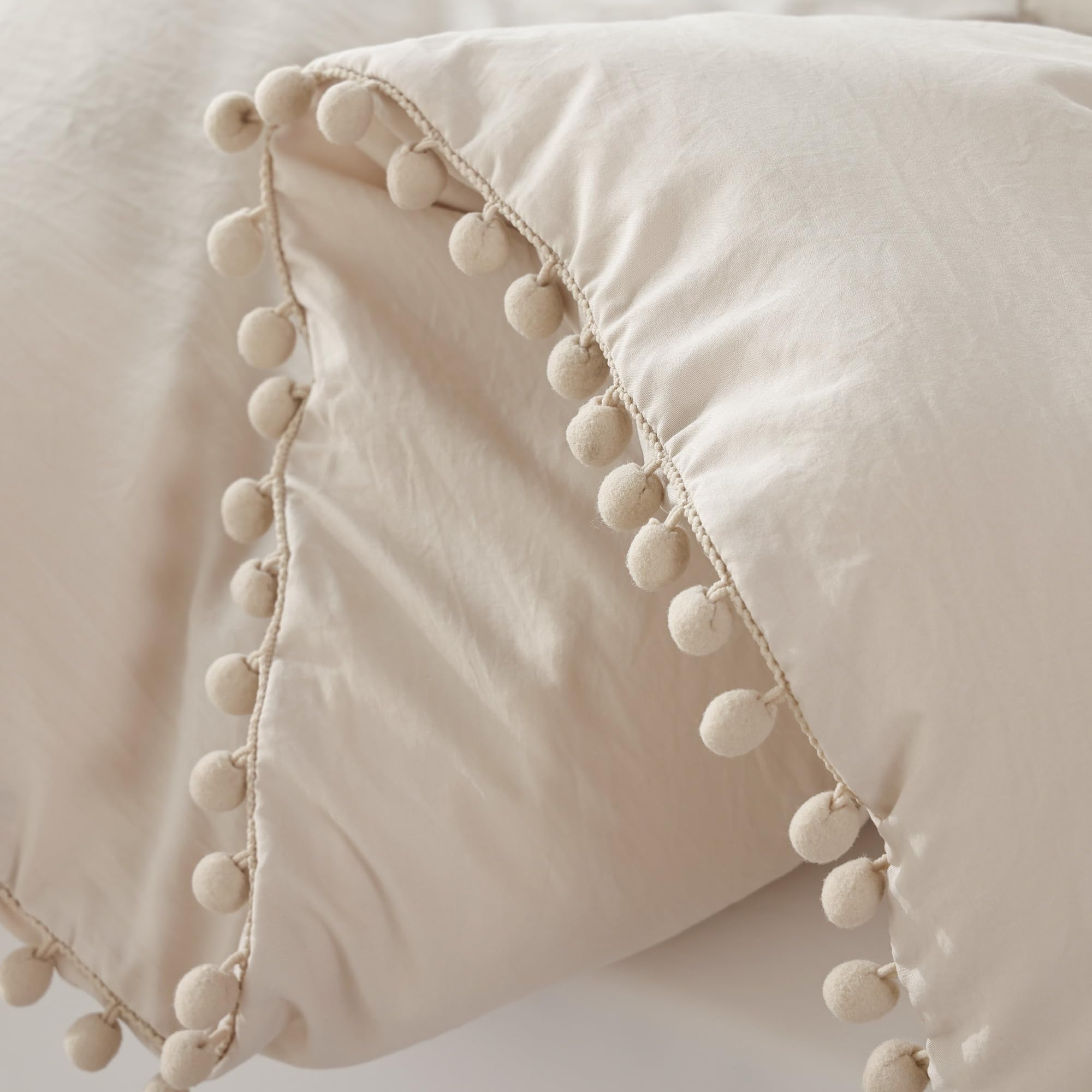 YIRDDEO folded comforter ready for storage showing compact convenience