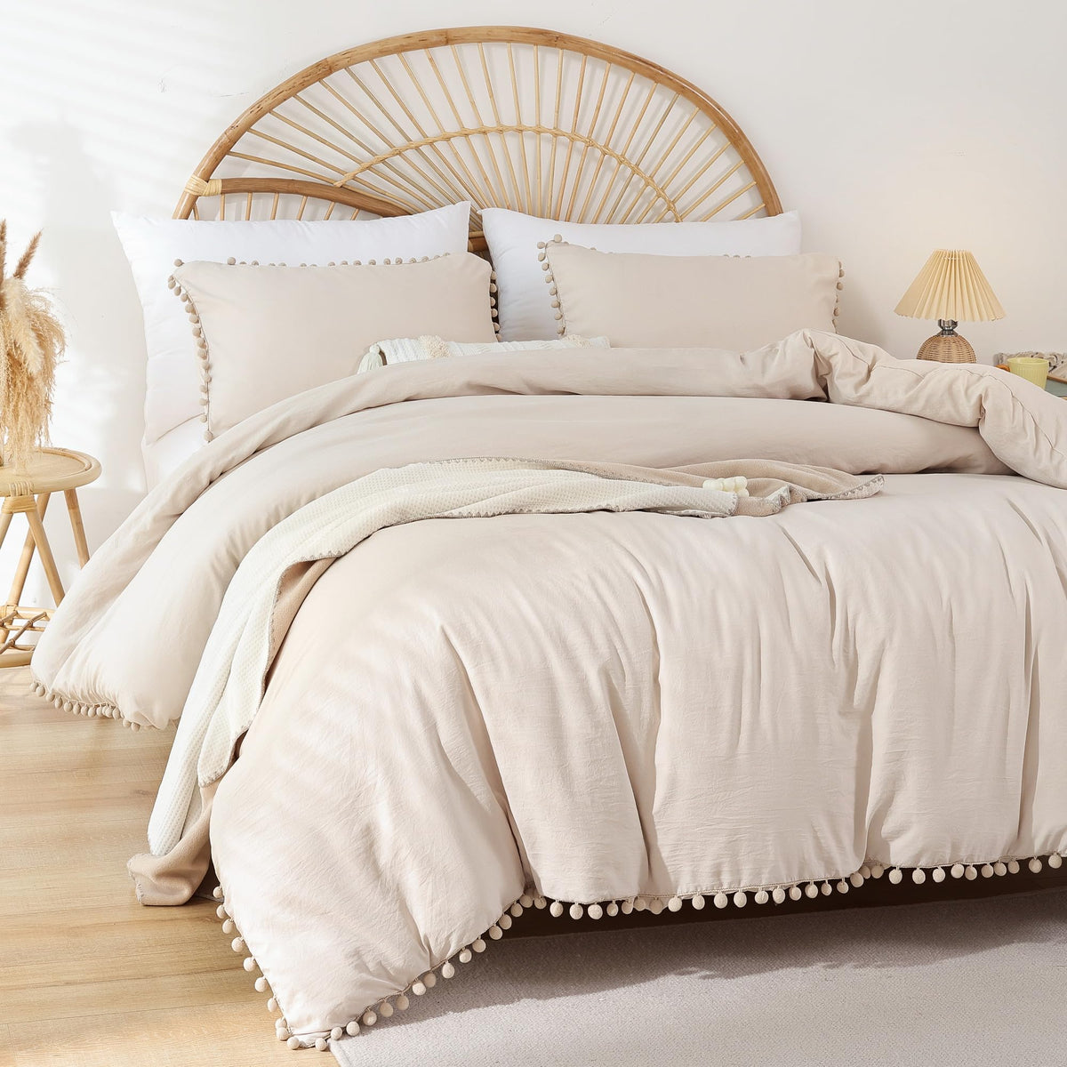YIRDDEO comforter front view showing full beige coverage and cozy look