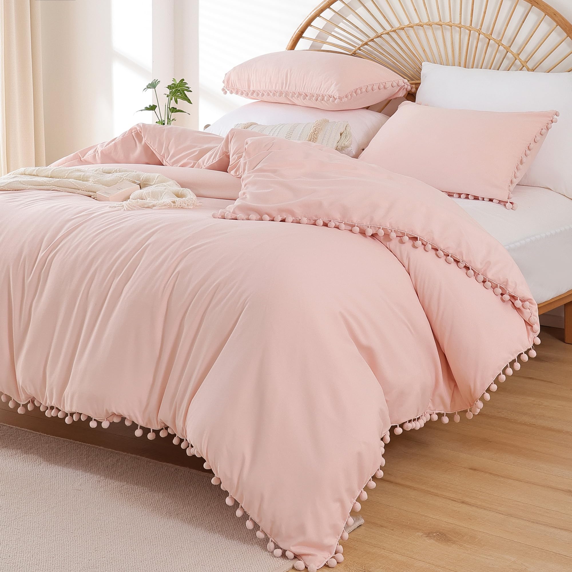 YIRDDEO front view of blush pink comforter set showing cozy bed styling and immediate appeal