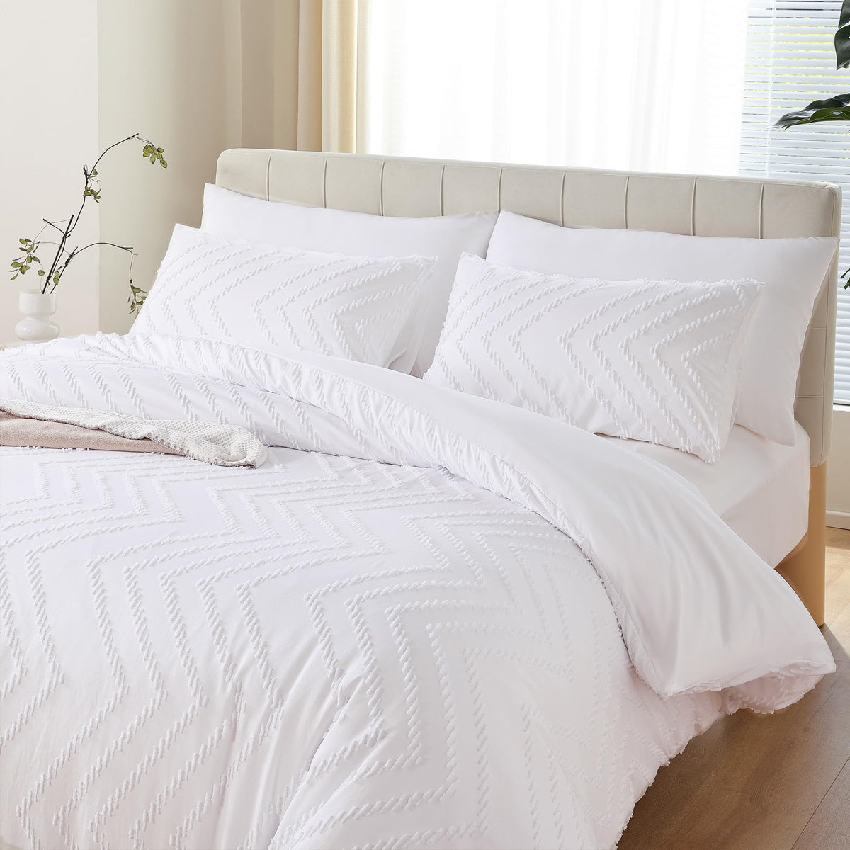 YIRDDEO front view of comforter set showing neat fit and calming design benefits