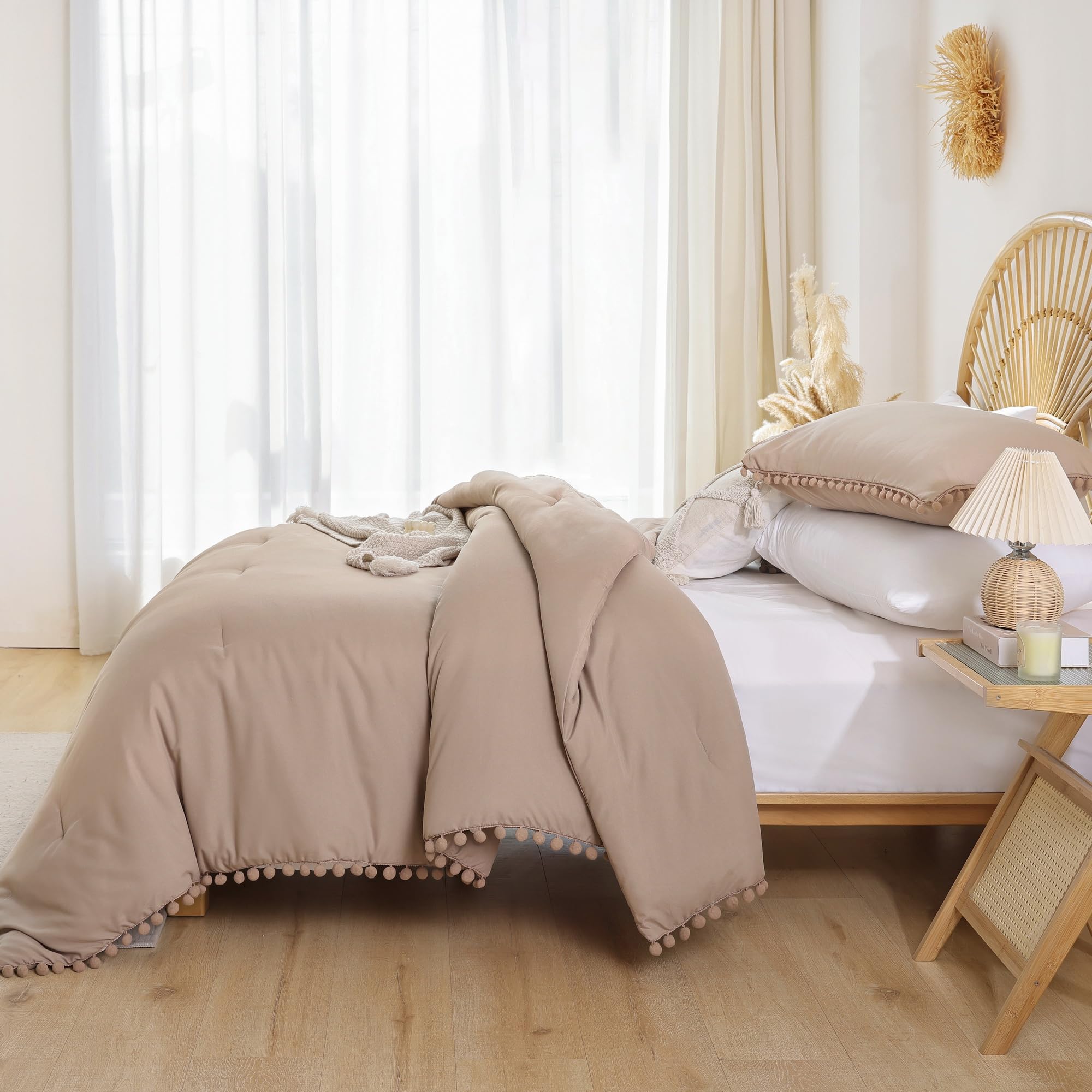 YIRDDEO microfiber texture detail showing soft finish and cozy feel
