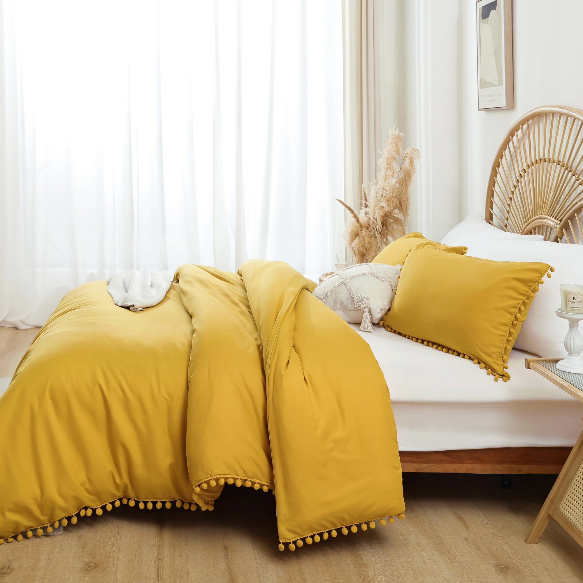 YIRDDEO pillowcase fringe and edge view showing matching tassels and neat seams