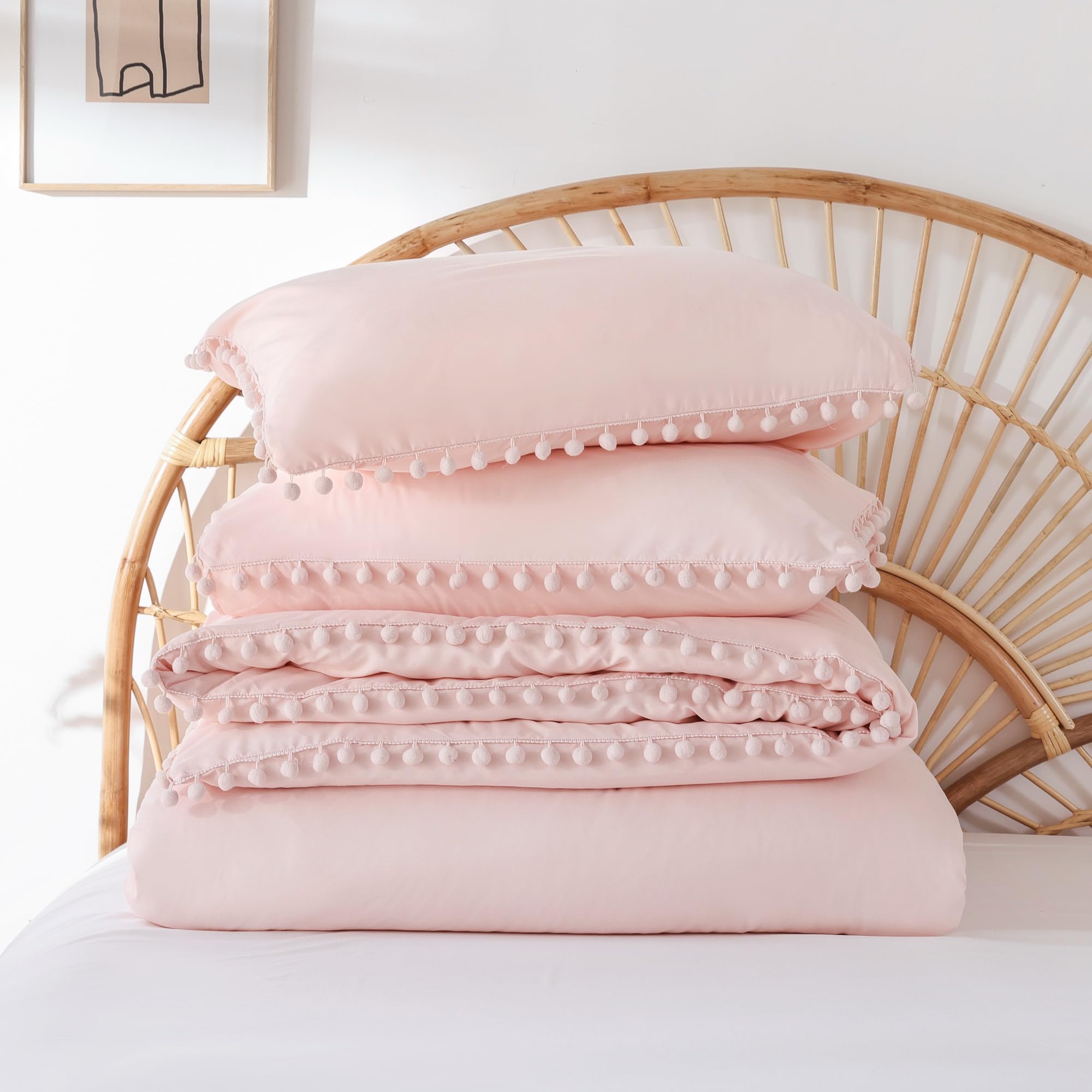 YIRDDEO comforter next to measuring tape showing 90x90 inch queen size clarity