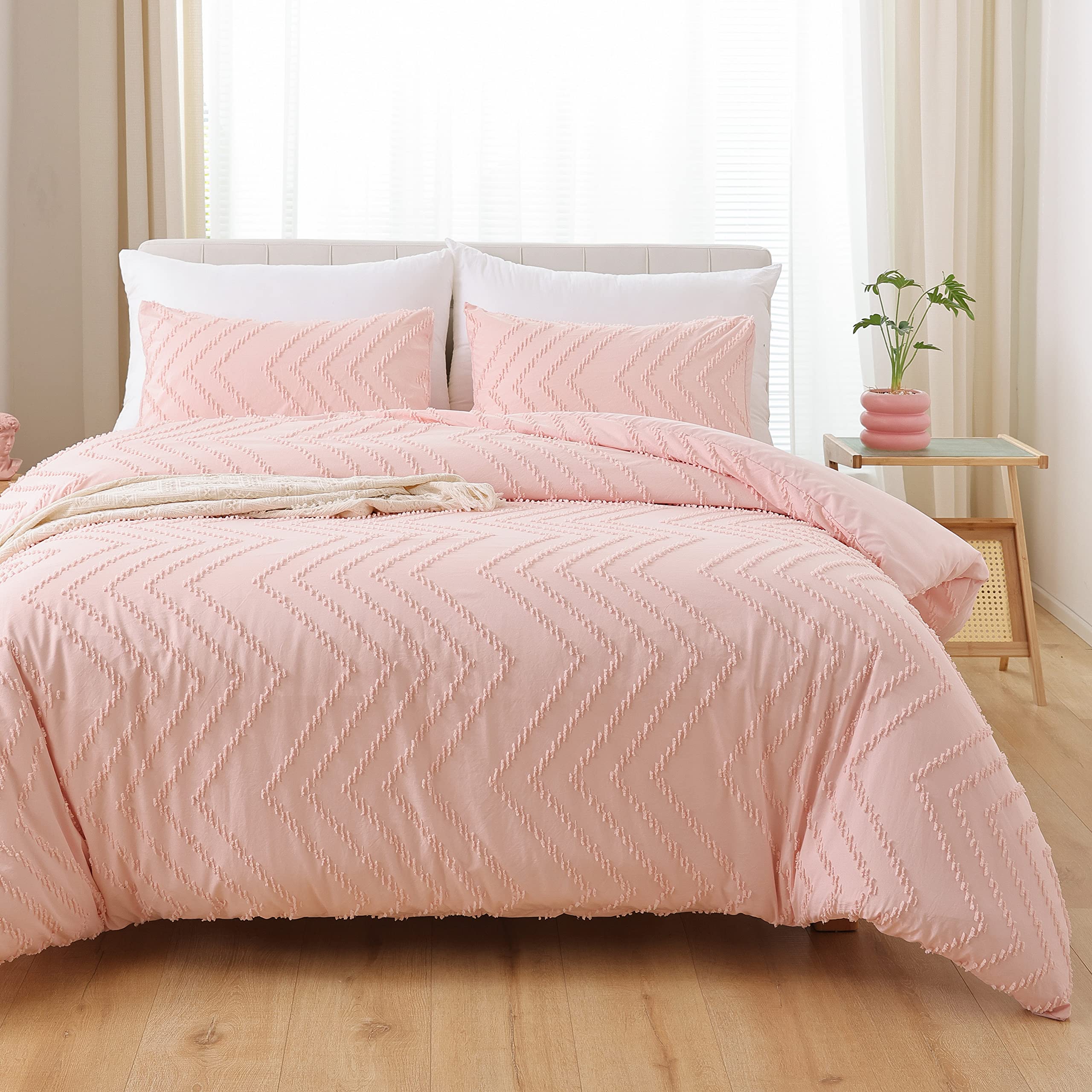 YIRDDEO comforter on full mattress showing coverage and drop length