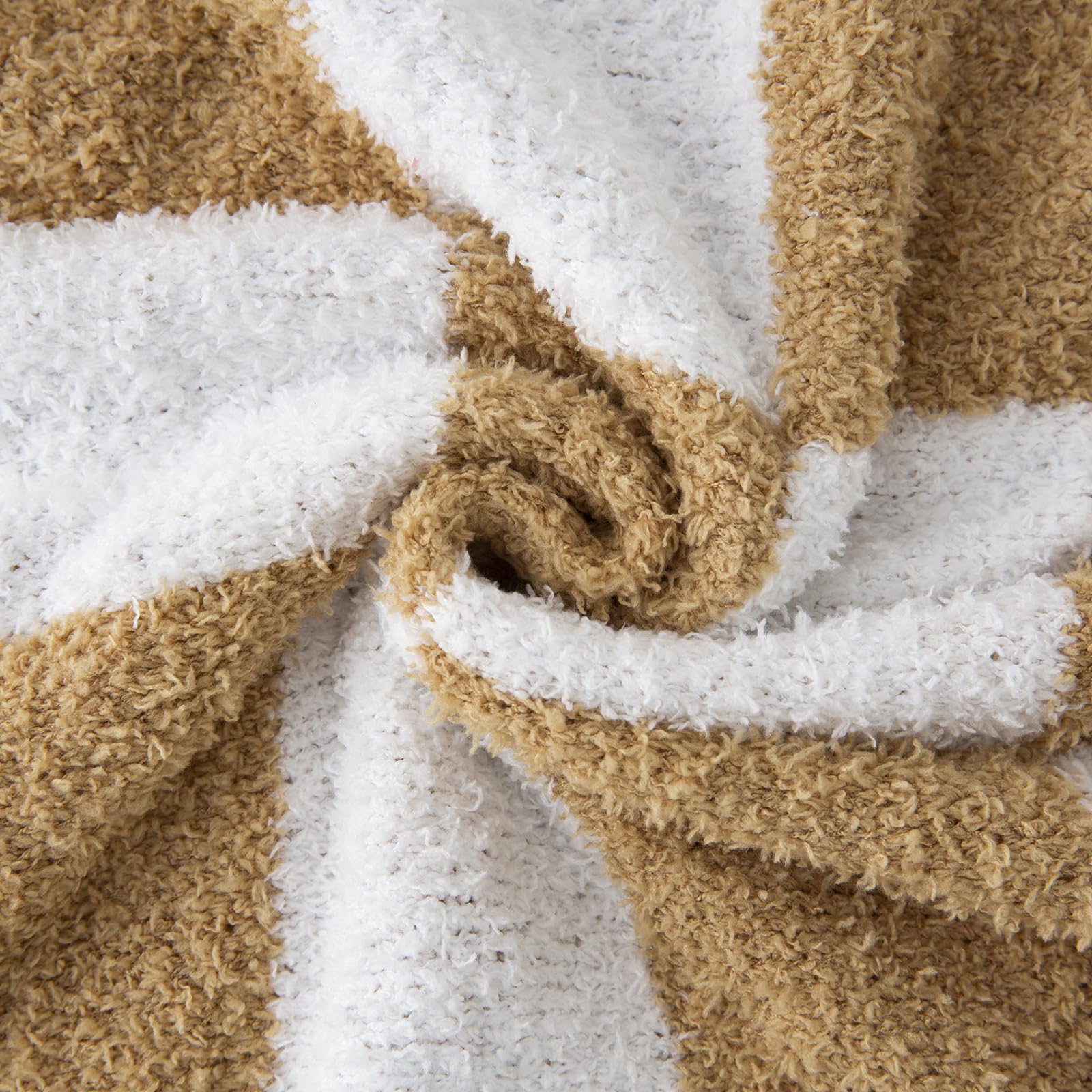 YIRUIO used at picnic demonstrating breathable, lightweight warmth