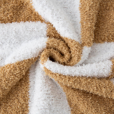 YIRUIO used at picnic demonstrating breathable, lightweight warmth