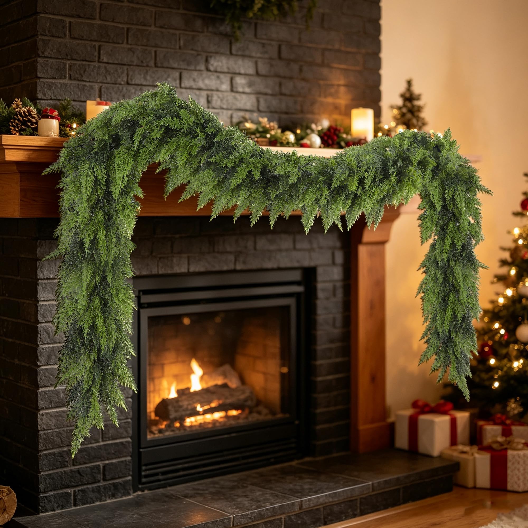 YOFIT garland next to a hand showing 6ft length and easy handling benefit