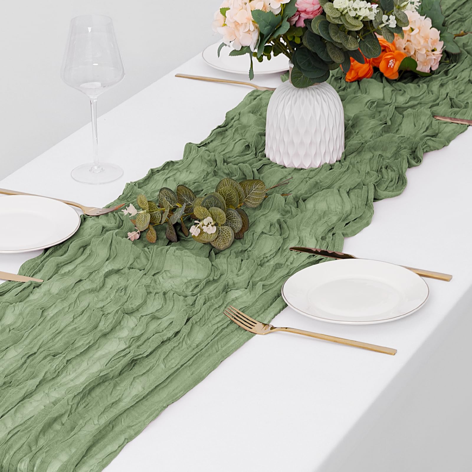 Yorcari detailed edge and fold of runner demonstrating lightweight, easy-to-layer fabric