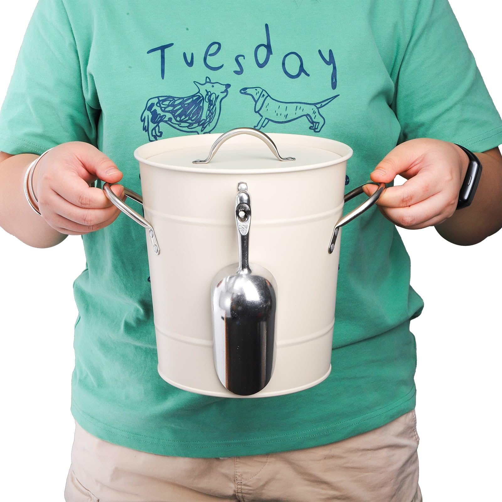 YOUEON scoop and lid shown for tidy serving and reduced mess
