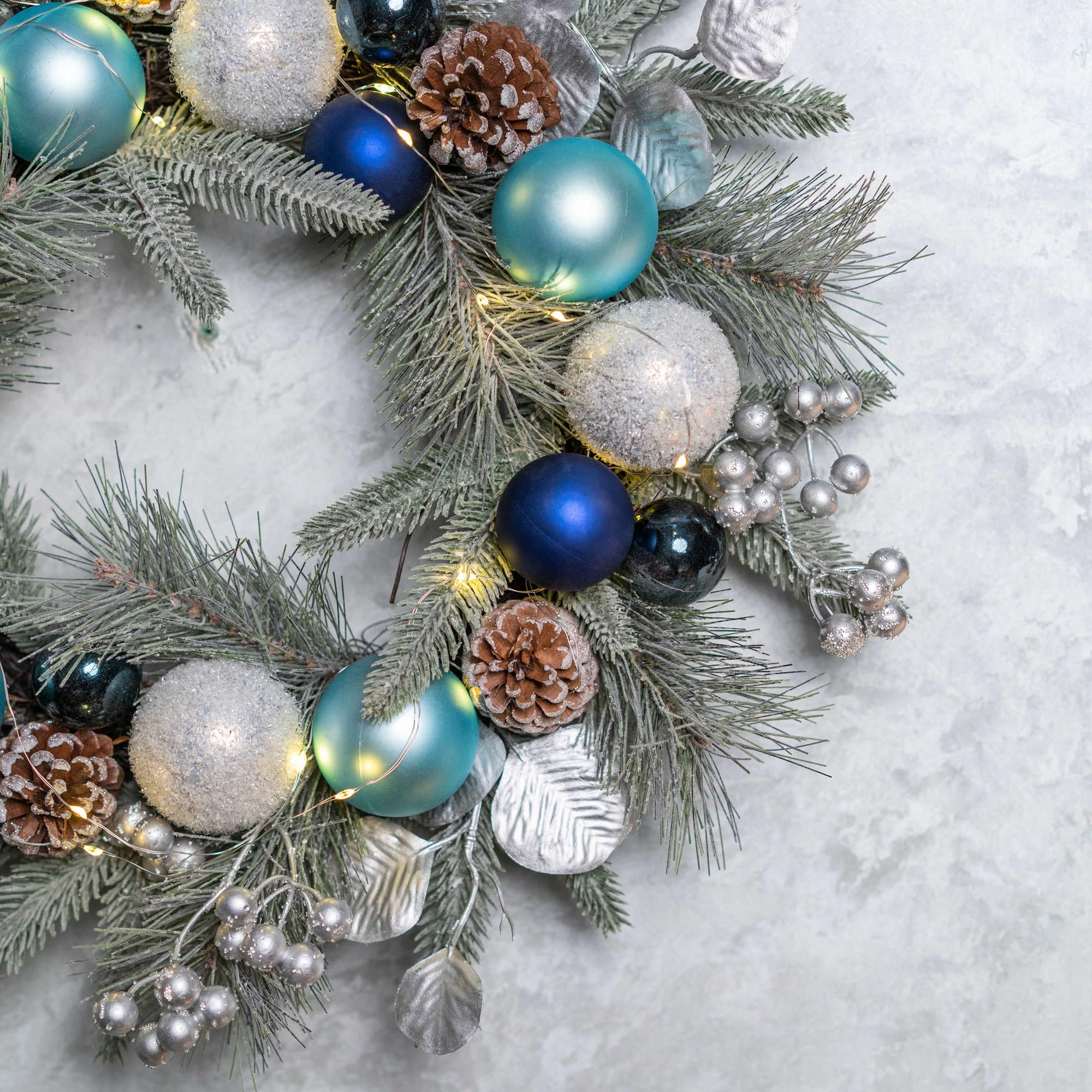 YULETIME wreath scale comparison showing 20-inch size and lightweight benefit