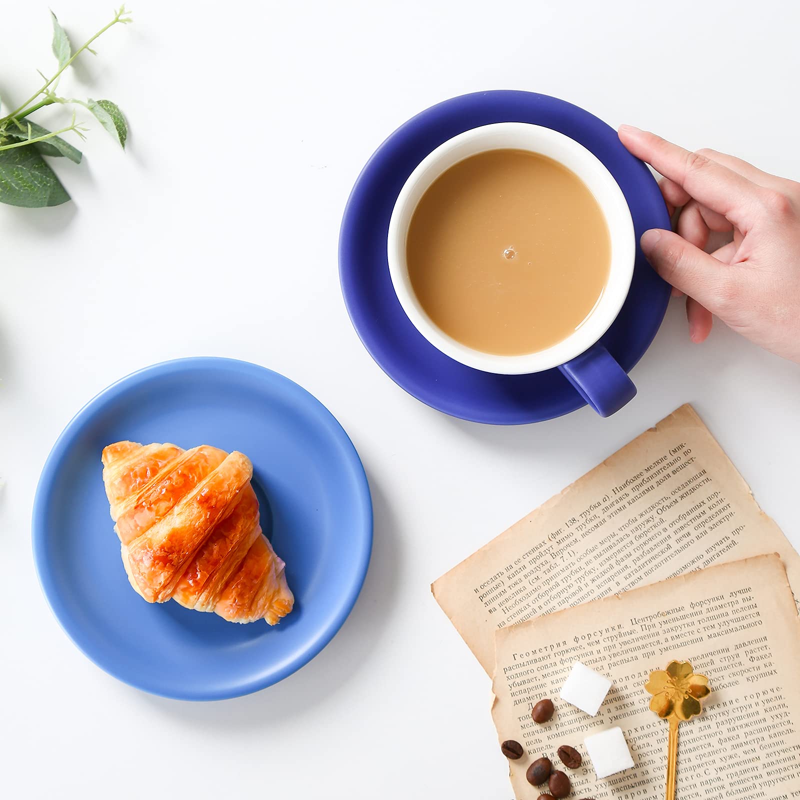 Yundu set on coffee table showing stylish home café presentation