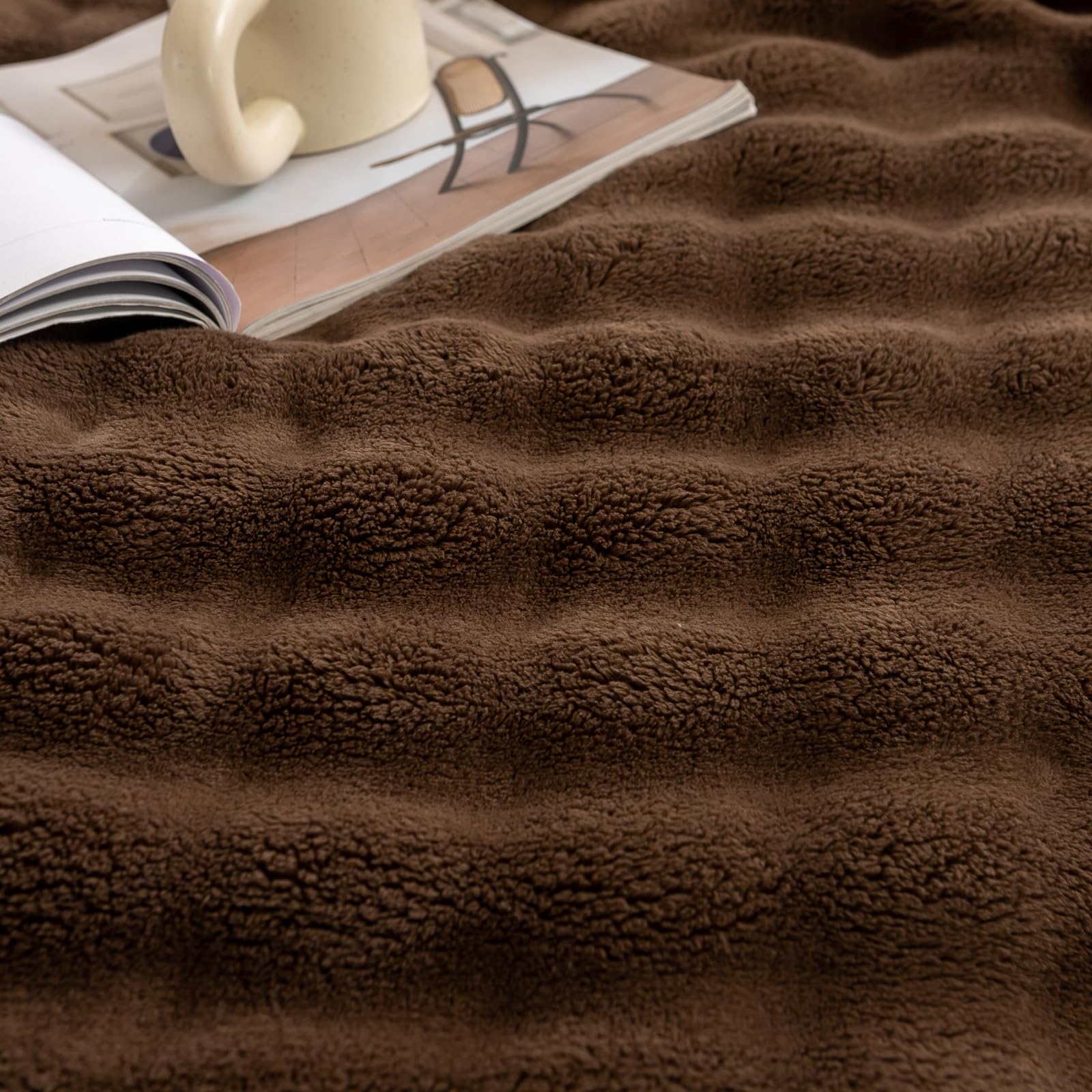 YUSOKI edge seam close-up showing quality stitching for long-lasting durability