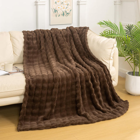 YUSOKI brown throw front view showing plush bubble texture for stylish comfort