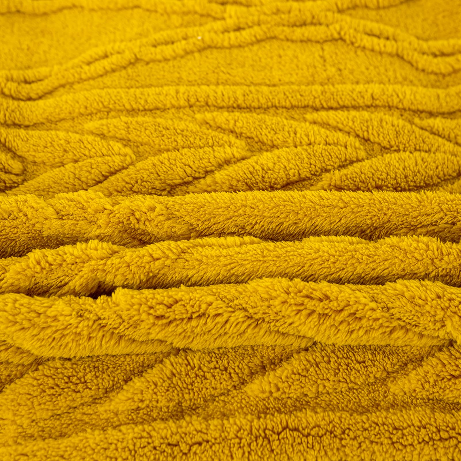 YUSOKI edge seam stitching closeup showing durable construction benefit