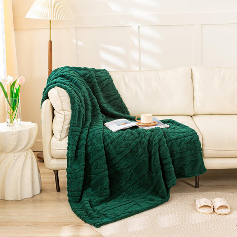 YUSOKI forest green front view showing pattern and color warming a room
