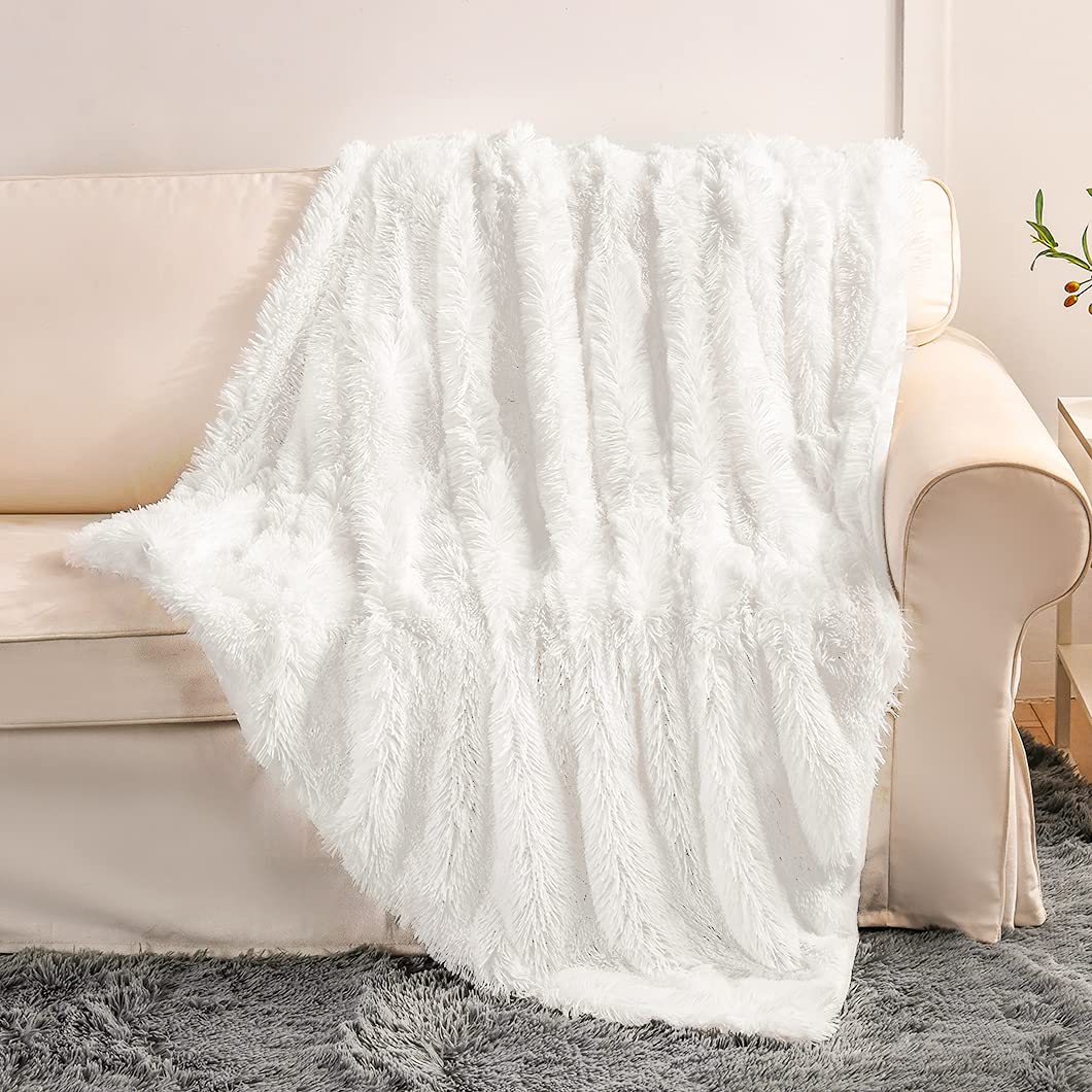 YUSOKI front view white throw showing plush fur and decorative benefit