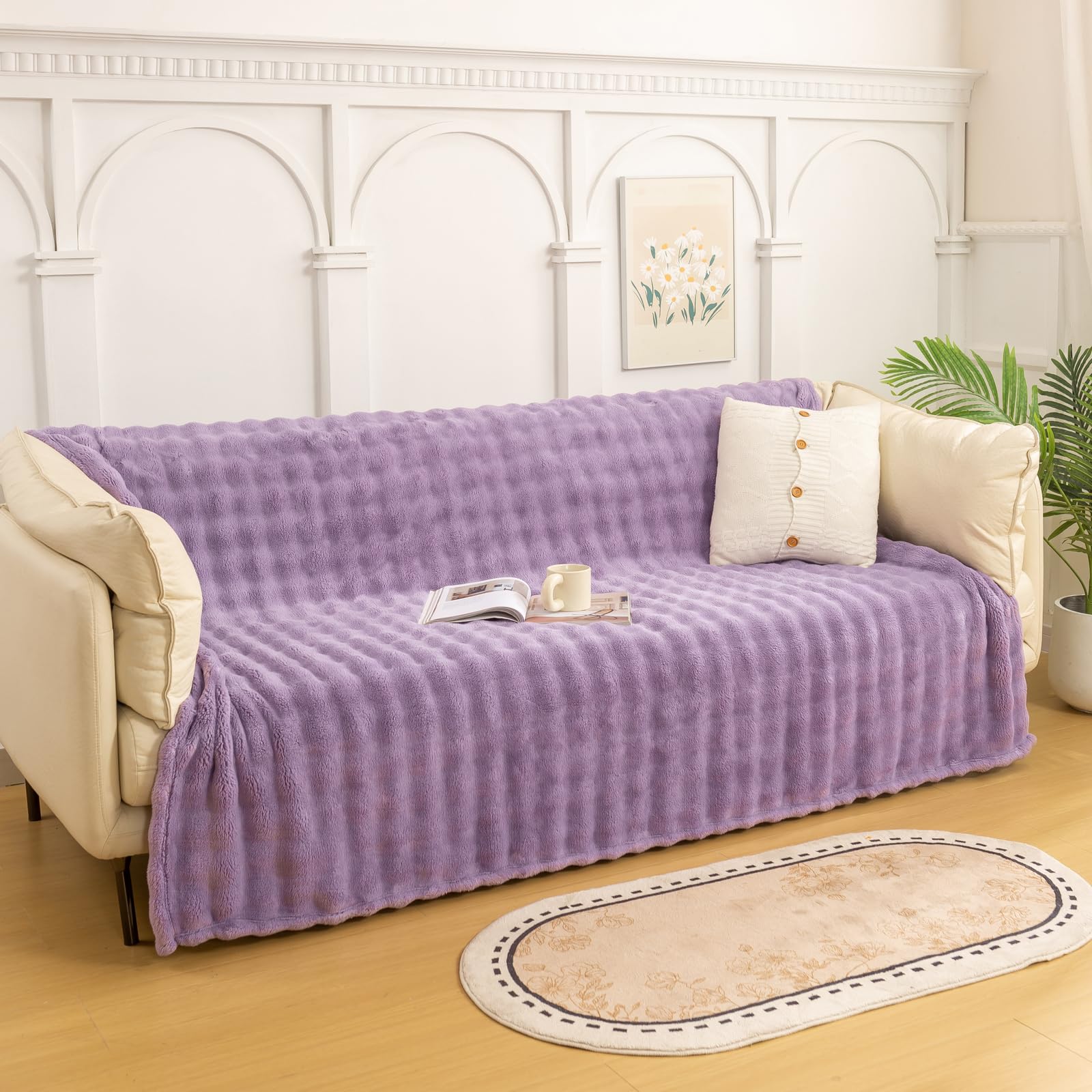 YUSOKI folded lilac throw showing thickness and durable fleece benefit
