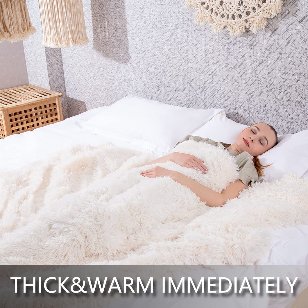 YUSOKI person holding mug with throw demonstrating relaxed warmth