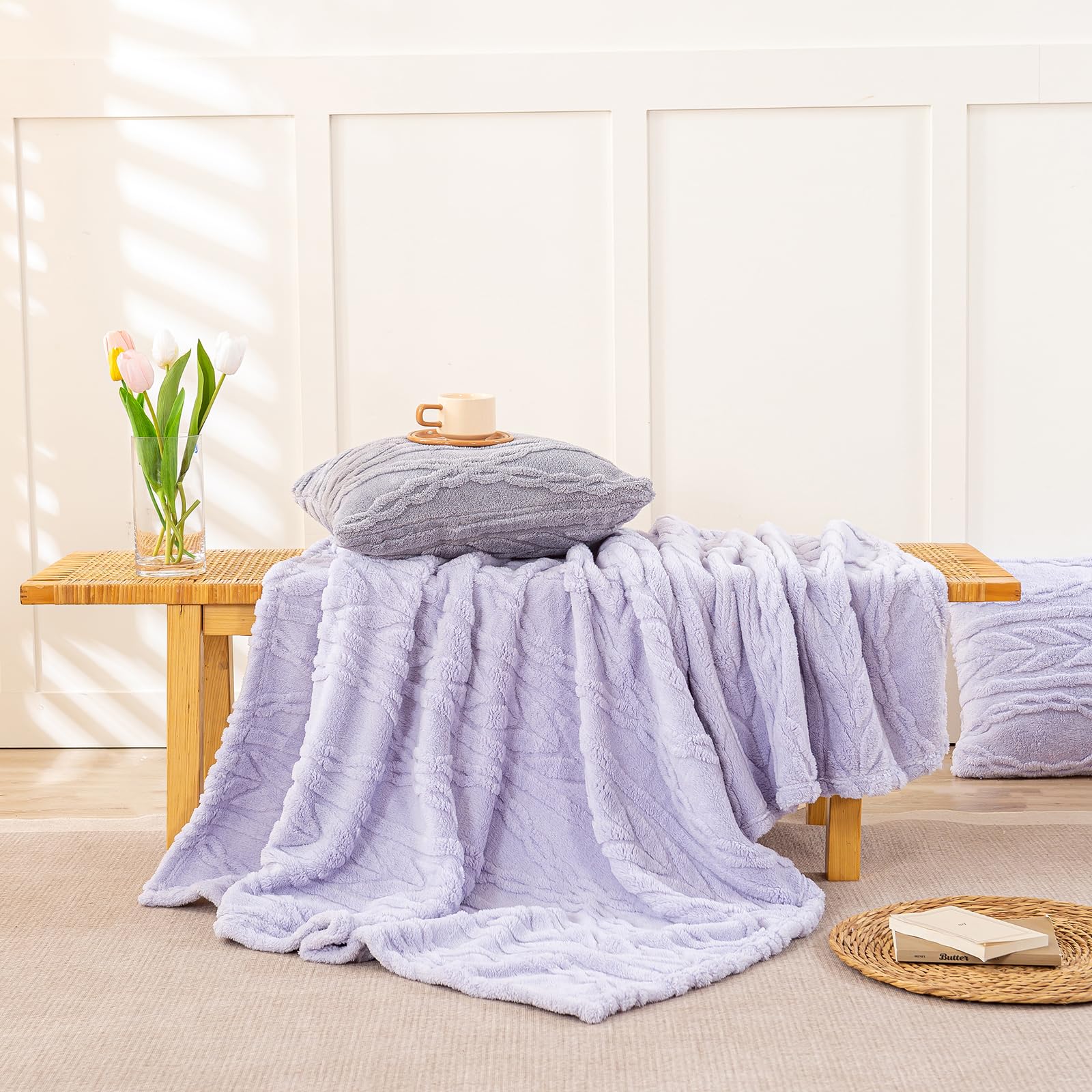 YUSOKI sherpa reverse close-up illustrating plush softness and warmth