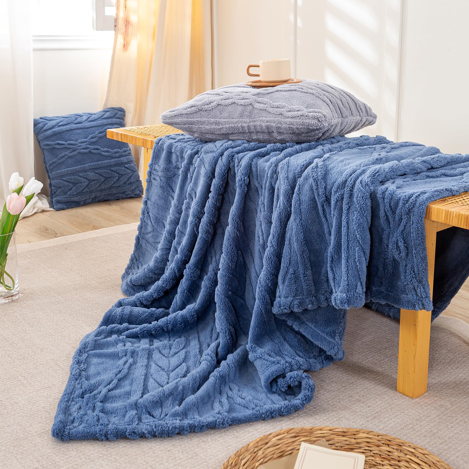 YUSOKI sherpa reverse close-up highlighting soft plush warmth