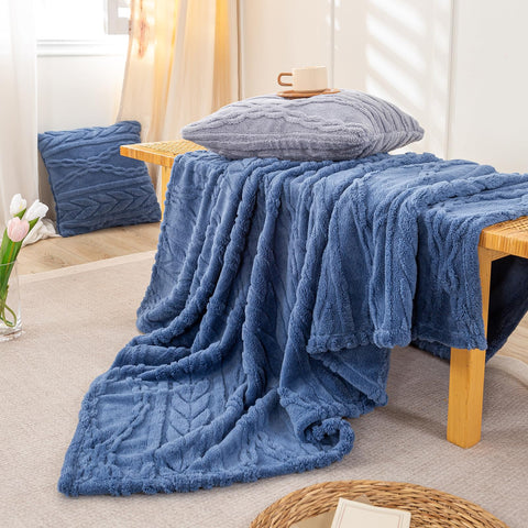 YUSOKI sherpa reverse close-up highlighting soft plush warmth