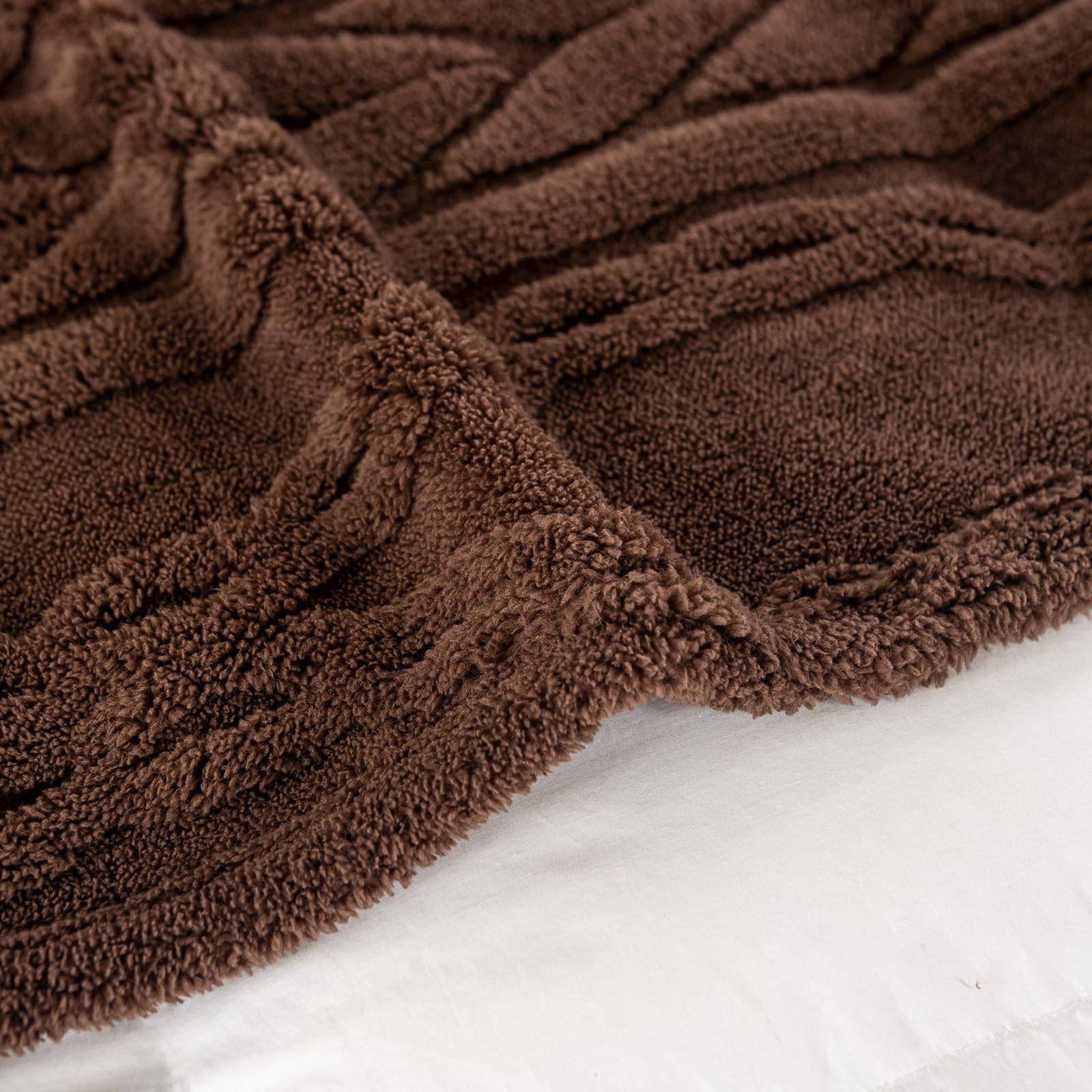 YUSOKI packaging flat lay showing single-piece blanket included