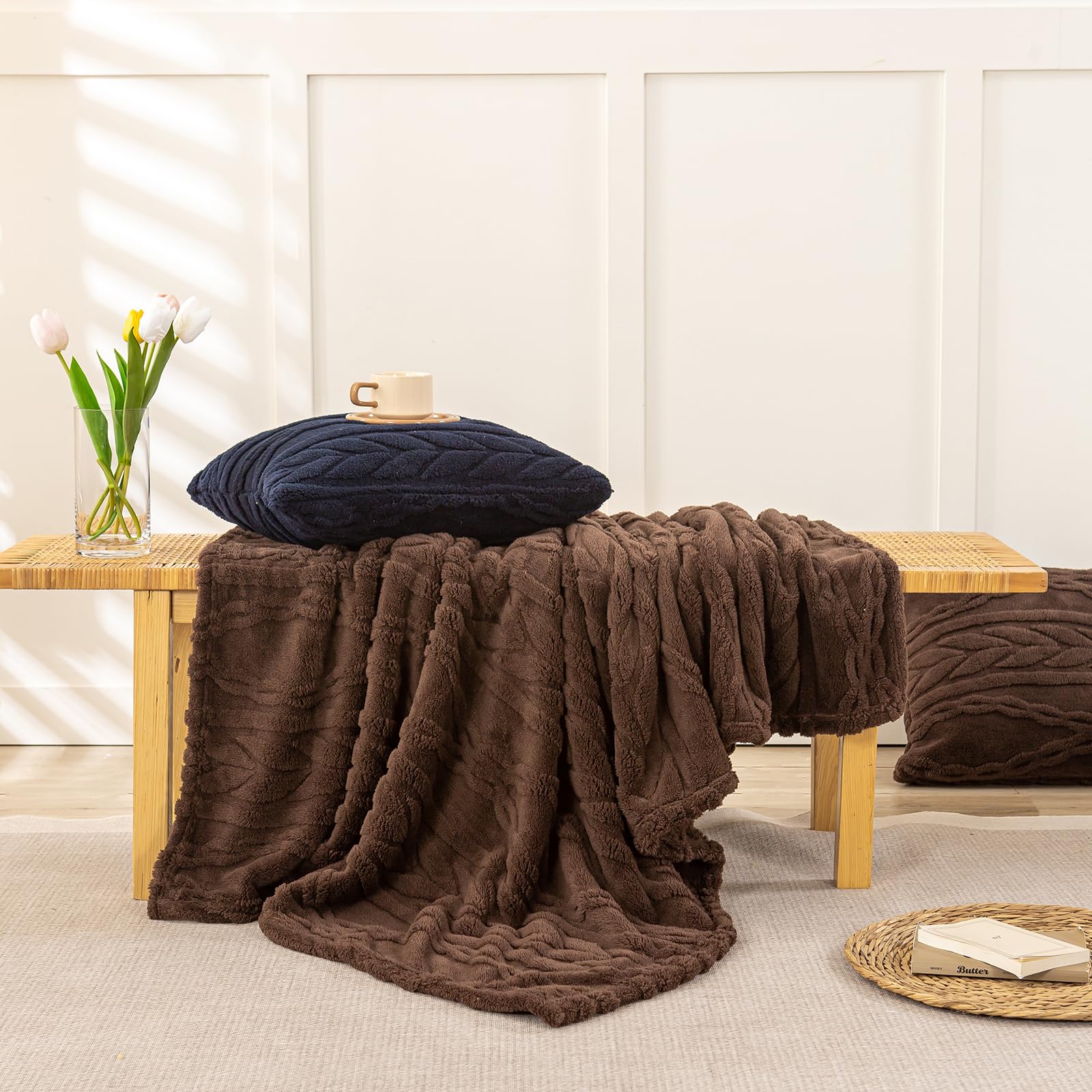 YUSOKI sherpa back close-up showing plush softness and cozy warmth