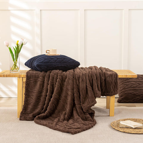 YUSOKI sherpa back close-up showing plush softness and cozy warmth
