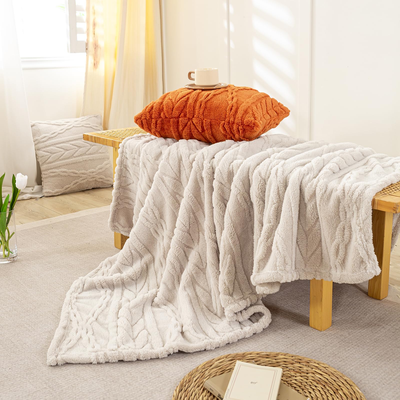 YUSOKI sherpa back close-up highlighting plush softness and warmth
