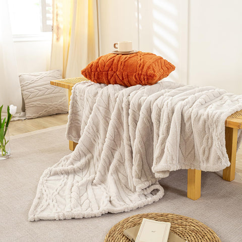YUSOKI sherpa back close-up highlighting plush softness and warmth