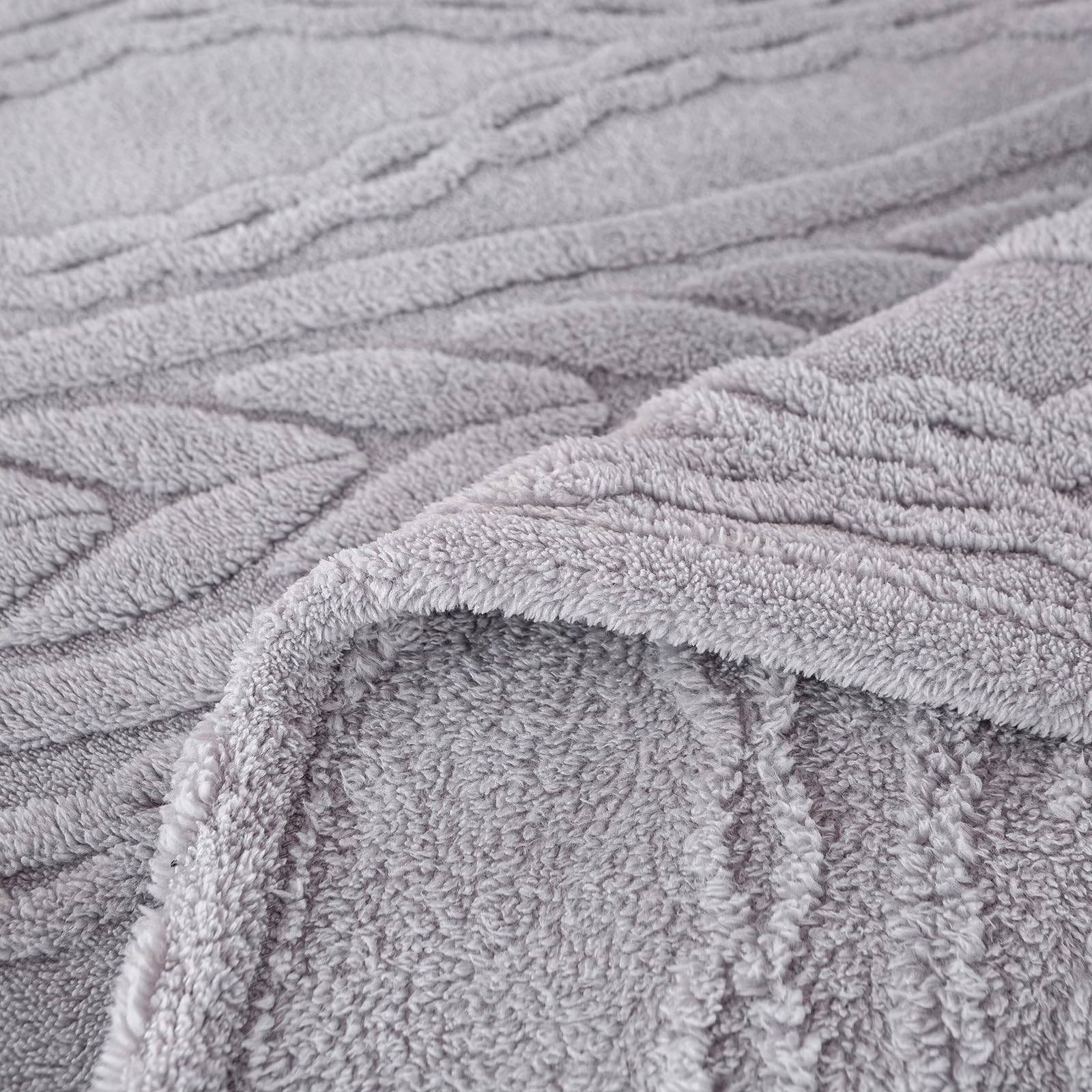 YUSOKI macro texture shot of fibers showing high-quality fleece softness benefit