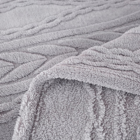 YUSOKI macro texture shot of fibers showing high-quality fleece softness benefit