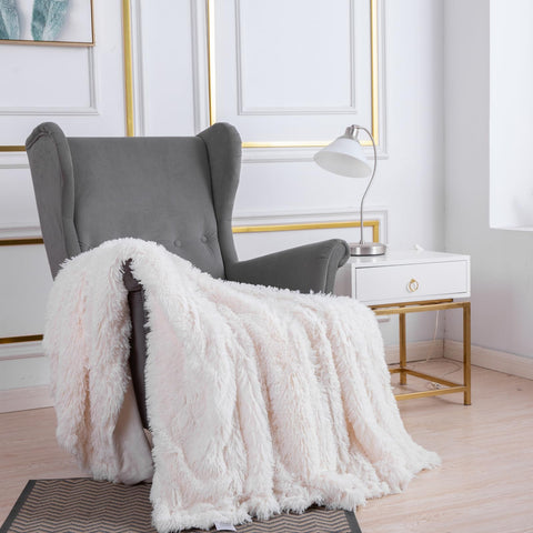 YUSOKI velvety mink back detail showing smooth, gentle reverse